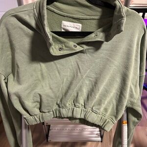 green cropped button up hoodie